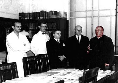 Visita do cardeal arcebispo do Rio de Janeiro D. Jaime de Barros Câmara (em destaque), na década de 50.